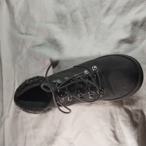 Woman's Boots Size: 7 Color: Black & Grey fabric Manufacturer: Rocket Dog - Picture 3 of 13